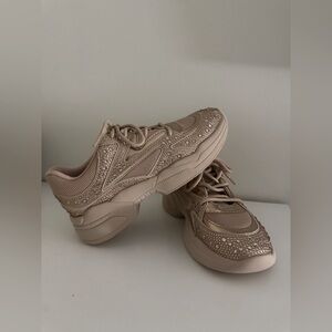 Women or  big girl shoes size:6